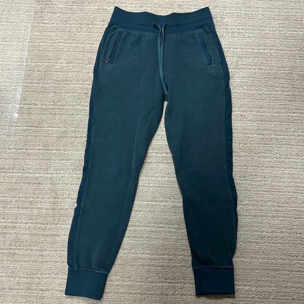 Lululemon mid-rise jogger sweatpants.